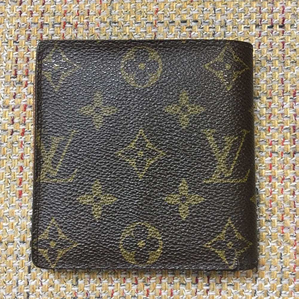 LOUIS VUITTON LV Monogram Bifold Marco Wallet with Internal Coin Pouch CA0092